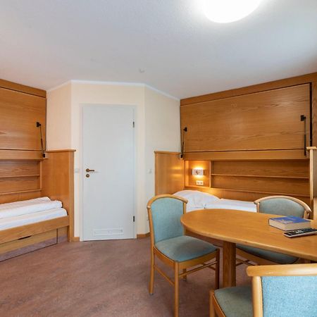 Haus Chiemgau - Kolping-Familienhotel ไทเซนดอร์ฟ ภายนอก รูปภาพ