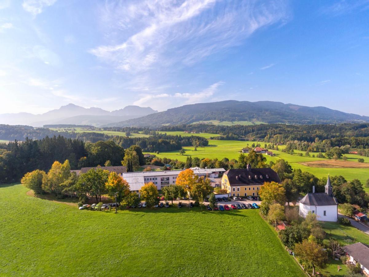 Haus Chiemgau - Kolping-Familienhotel ไทเซนดอร์ฟ ภายนอก รูปภาพ
