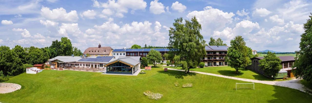 Haus Chiemgau - Kolping-Familienhotel ไทเซนดอร์ฟ ภายนอก รูปภาพ