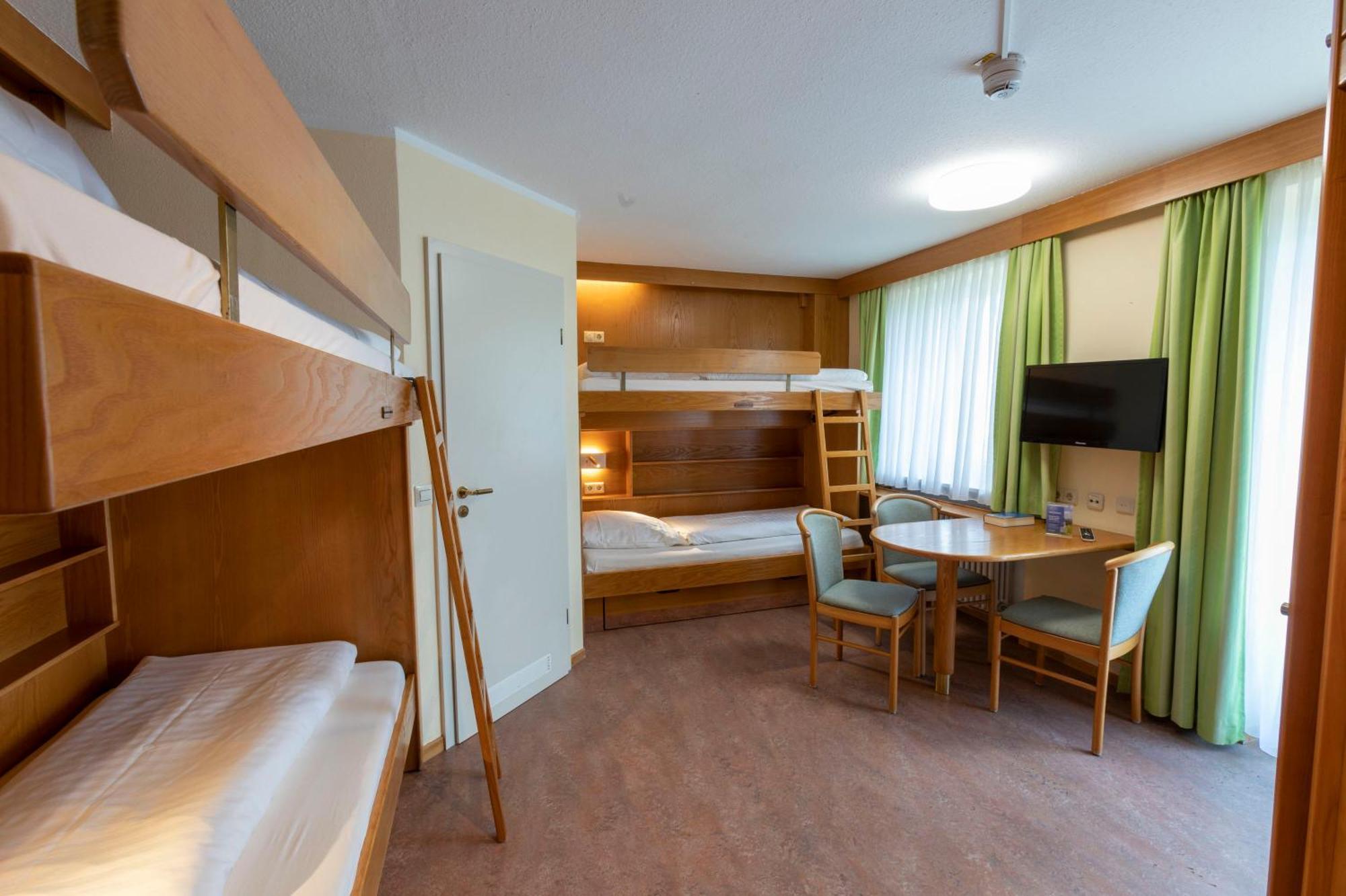 Haus Chiemgau - Kolping-Familienhotel ไทเซนดอร์ฟ ภายนอก รูปภาพ