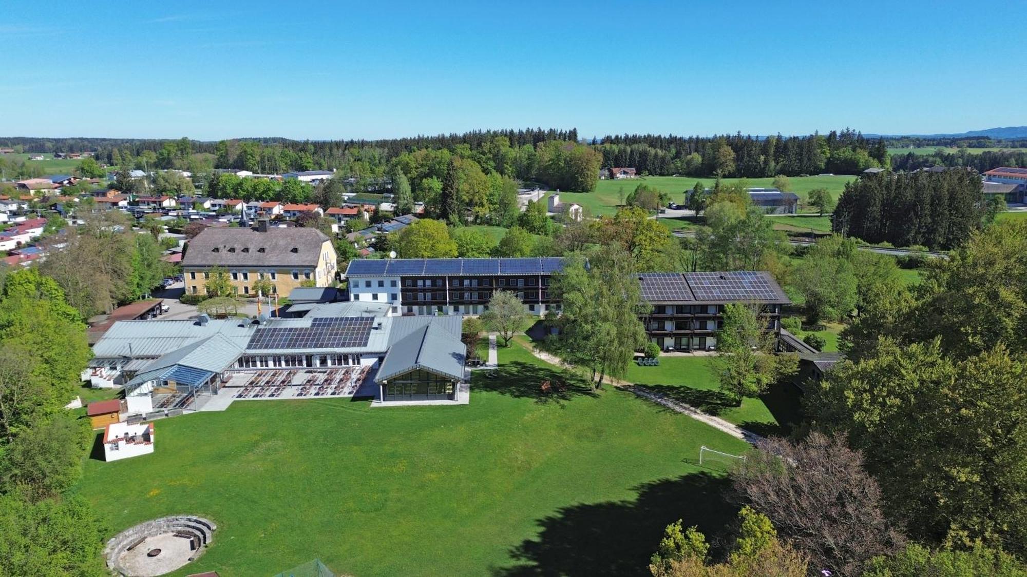 Haus Chiemgau - Kolping-Familienhotel ไทเซนดอร์ฟ ภายนอก รูปภาพ