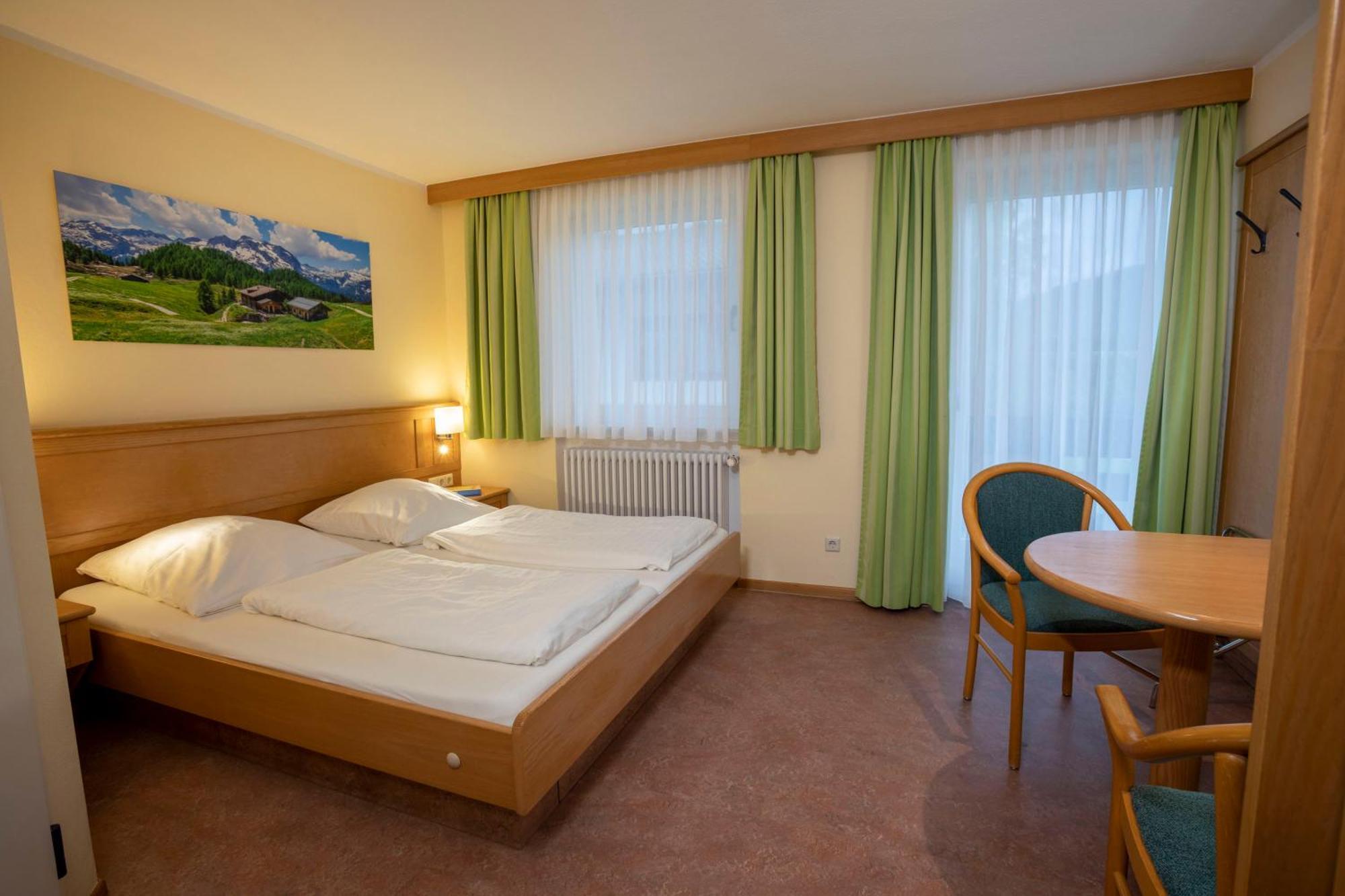 Haus Chiemgau - Kolping-Familienhotel ไทเซนดอร์ฟ ภายนอก รูปภาพ