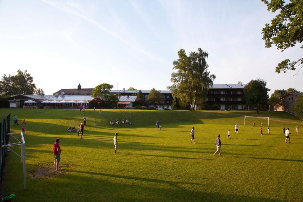 Haus Chiemgau - Kolping-Familienhotel ไทเซนดอร์ฟ ภายนอก รูปภาพ